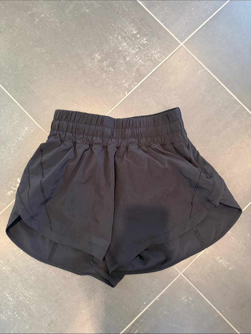 lululemon black Track That High-Rise Lined Short 3" size 4
